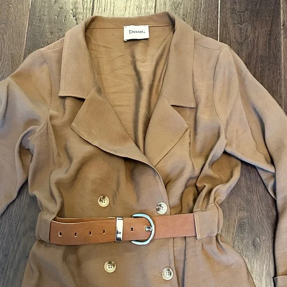 Brown Double-Breasted Women's Trench Coat With Belt - Picture 4 of 7